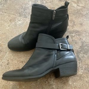 Vince Camuto black leather ankle boots size 9.5